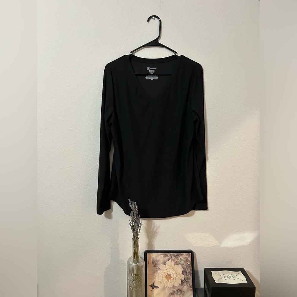 NO BOUNDARIES V-neck long sleeve, slightly used, Black , Size 2xl